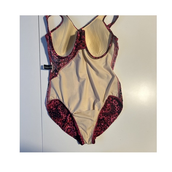 Miraclesuit One Piece Swimsuit Red Black Underwire Ruching Size 12 14* Flaw - Picture 4 of 10